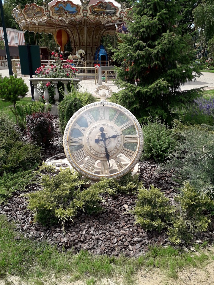 Clock in the city Park. Kharkov