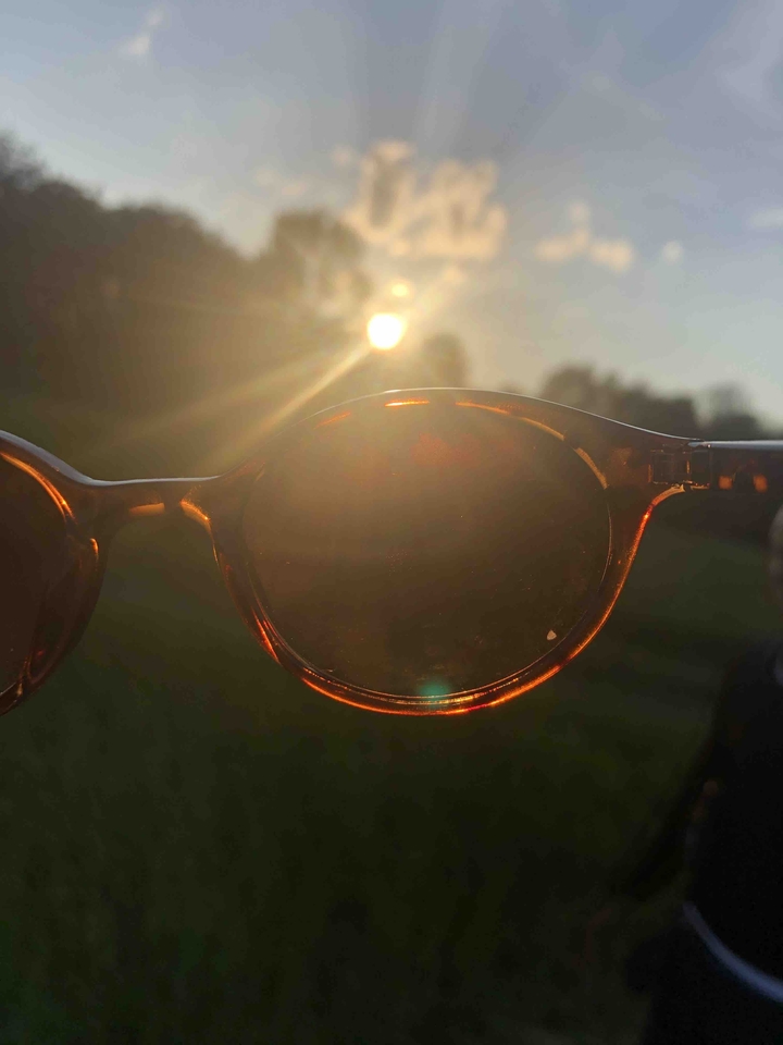 The sun through the glasses