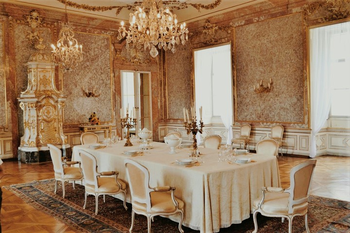 Gold room
