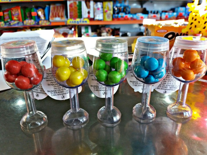Color bubble gum