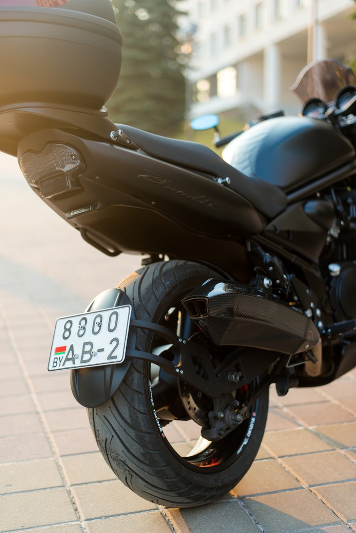 black motorcycle suzuki bandit