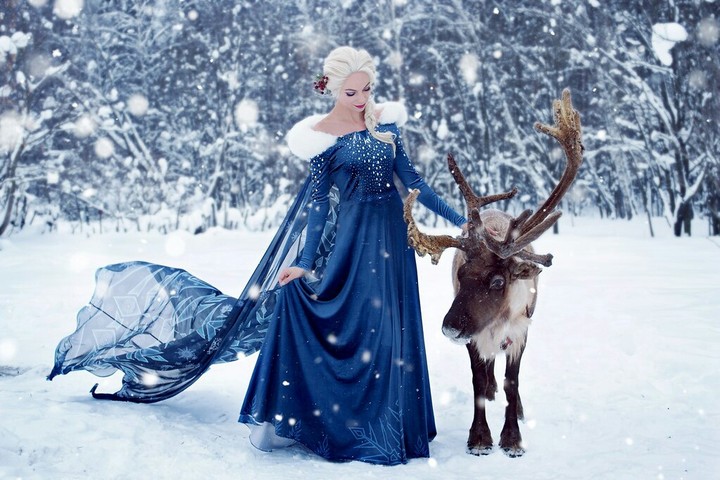 QUEEN ELSA AND SVEN