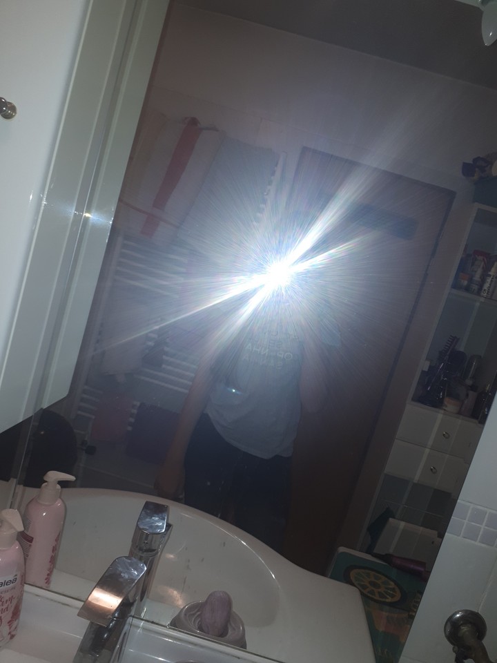 mirror selfie