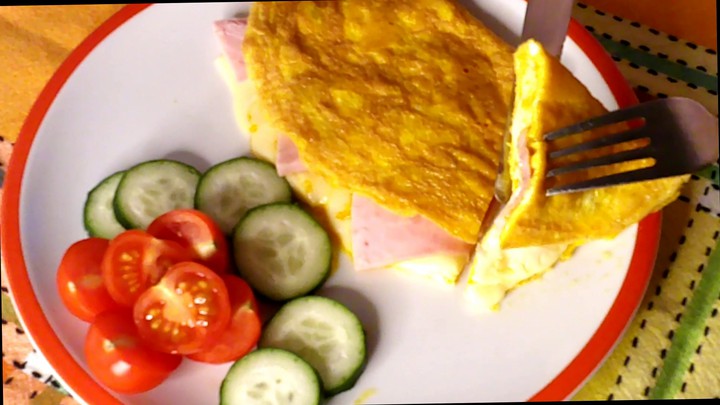 Omelette with ham and cheese