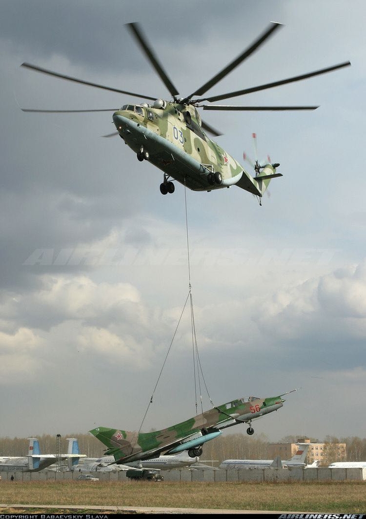 Mi 26 carrying SU 22