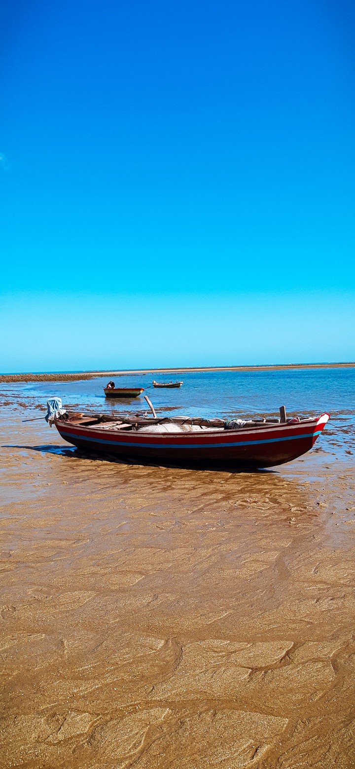 barcos ancorados