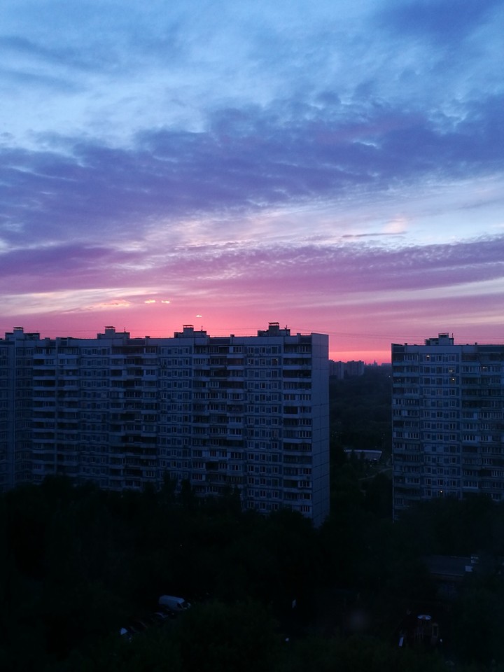 небо цвета розы