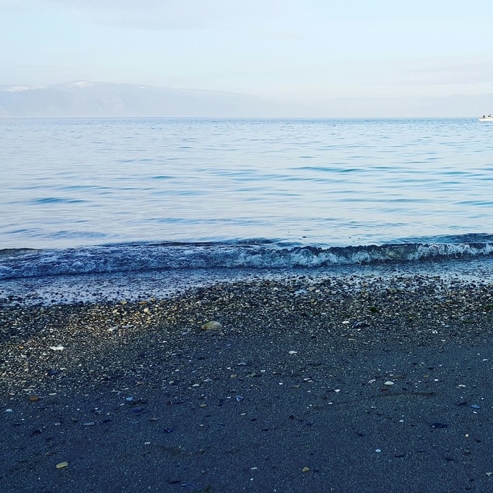 rengarenk taşlar ve deniz