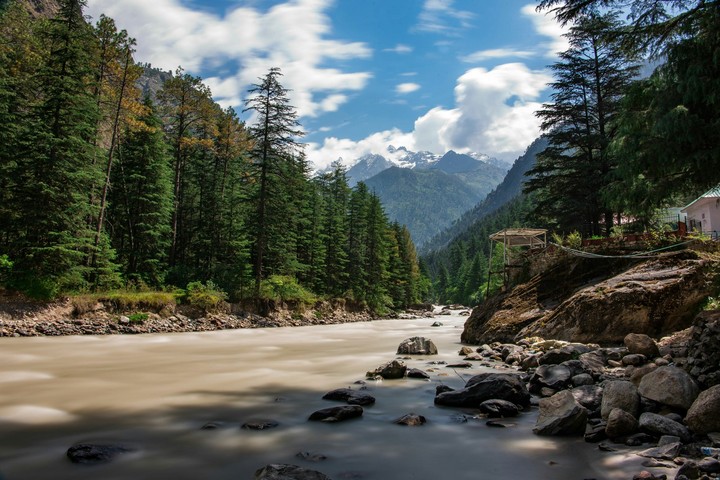 River and cloud play