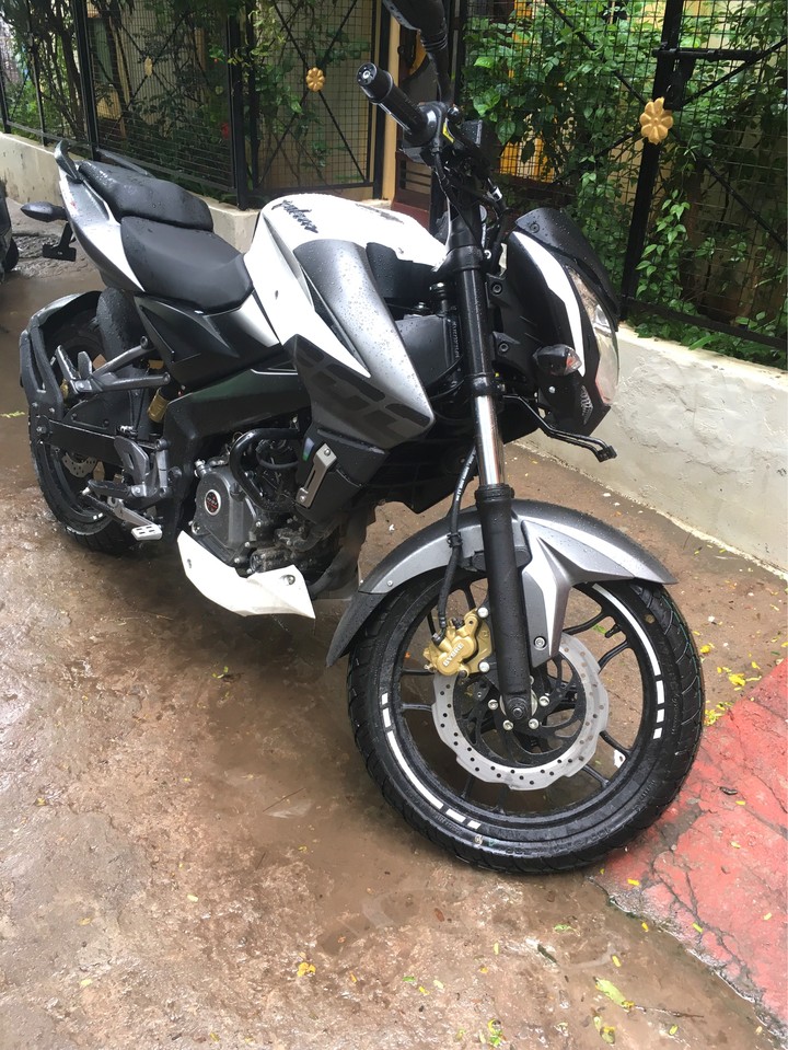 BAJAJ NS200