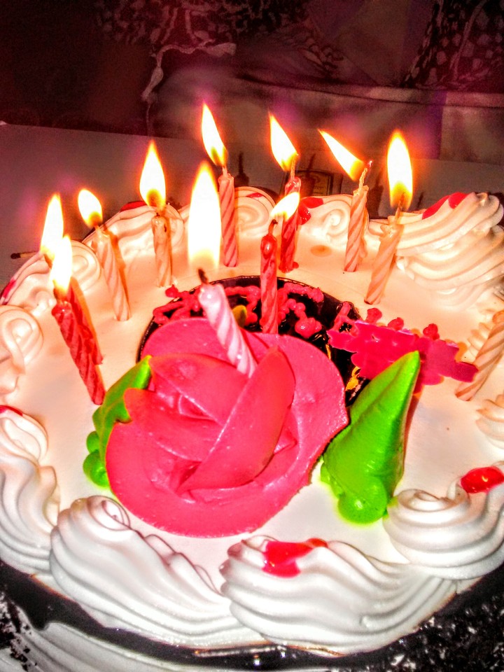 My Birthday pastry ...hehe... Yemmy