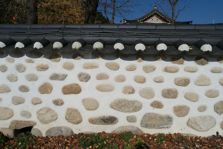 not just only wall. It's korean wall.