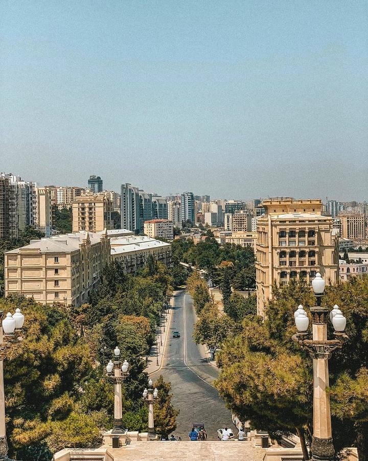 Bakı, Baku, Баку, Бакы.