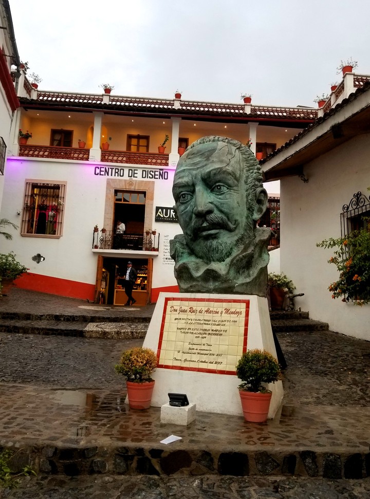 MONUMENTO DE JUAN RUIZ DE ALARCÓN, TAXCO, GRO.