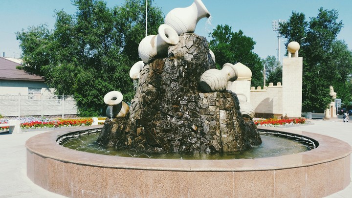 и