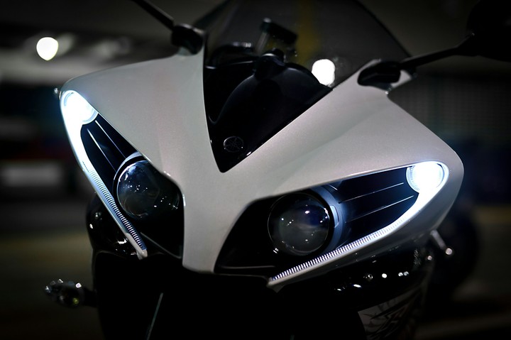 Killer Eyes Of Yamaha YZF R1