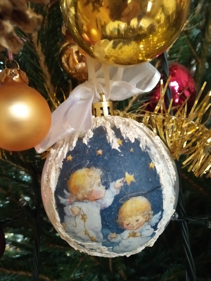 Christmas decoration balls