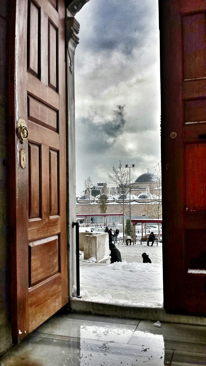 fatih mosque in winter