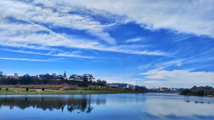 Xuan Huong lake