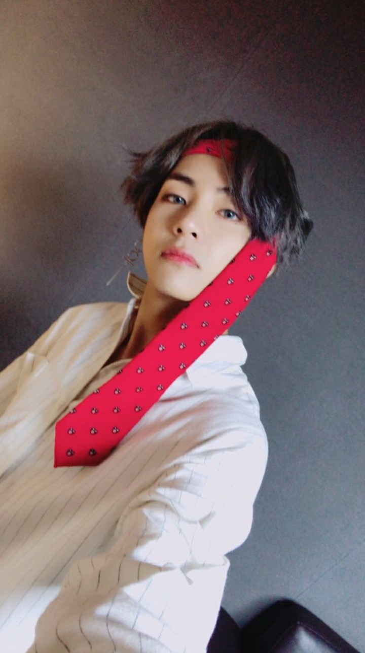 Tae with a Tie // Twitter photo