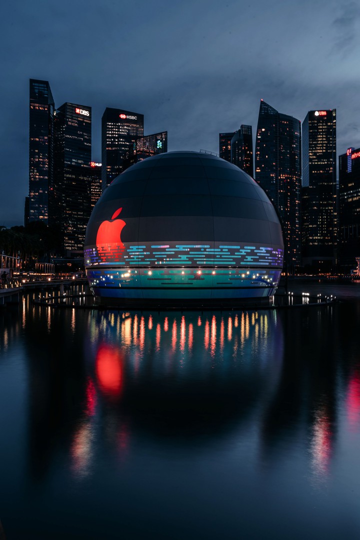 Floating Apple store