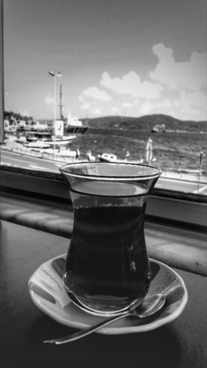 Black&White | Tea and Sea