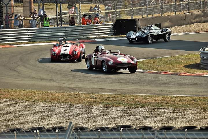 500 Ferrari contre le cancer