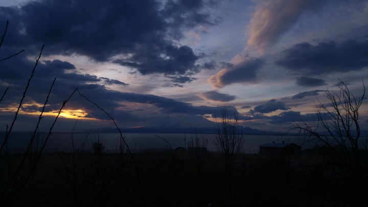 montain suphan.   van lake clouds