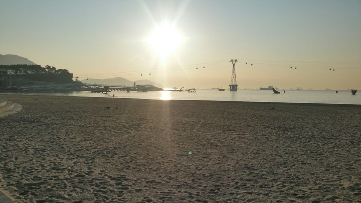 철지난 바닷가