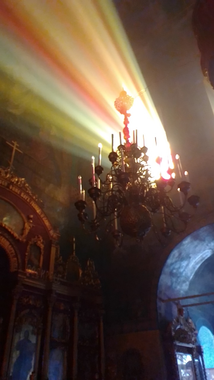 лучи в храме