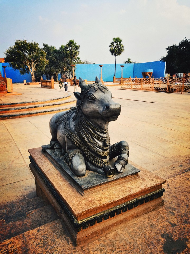 nandi statue