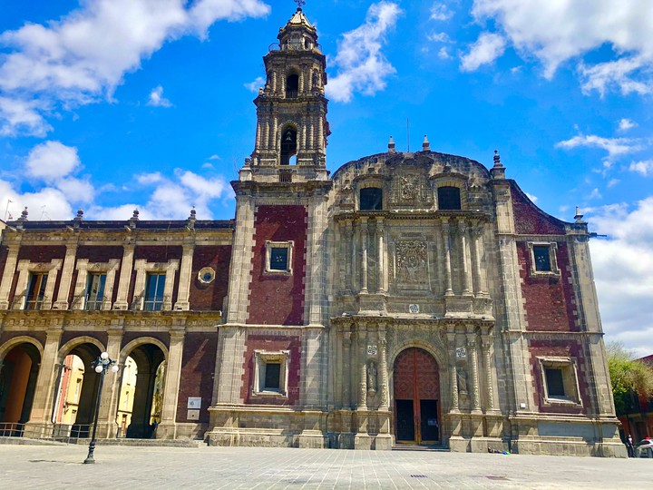 Bajo un Cielo Azul