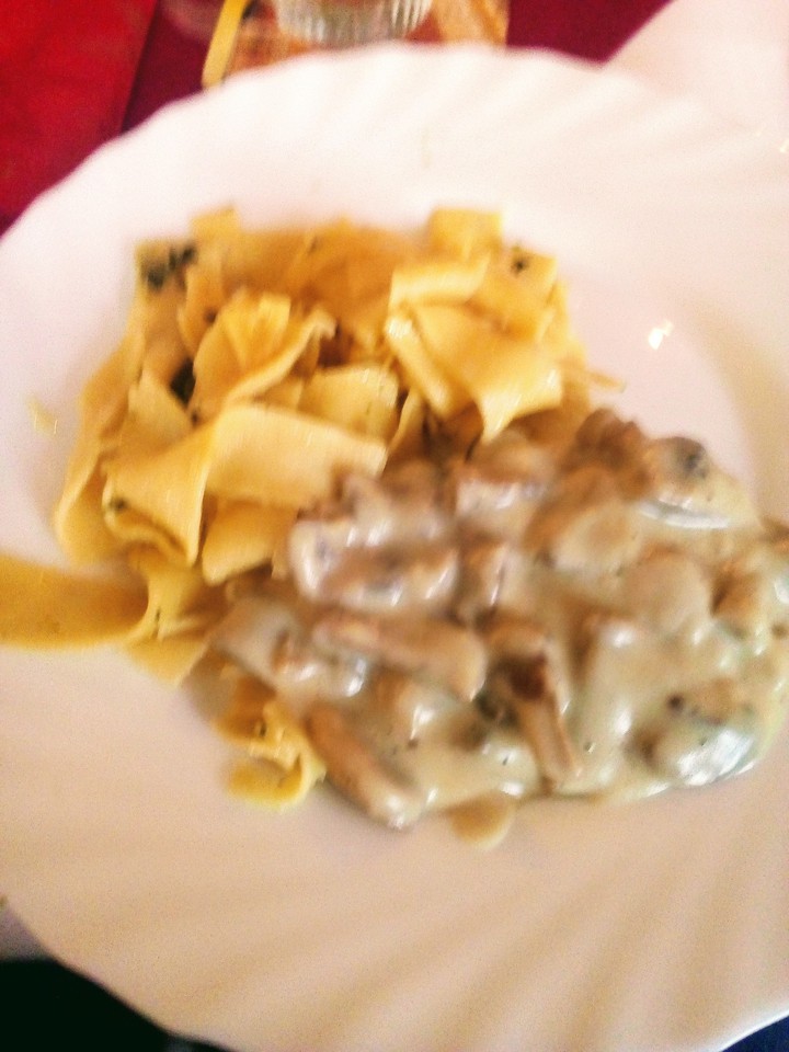 Nudeln und Campiniongs.