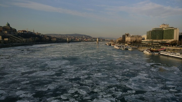 Almost frozen river... This is the Duna