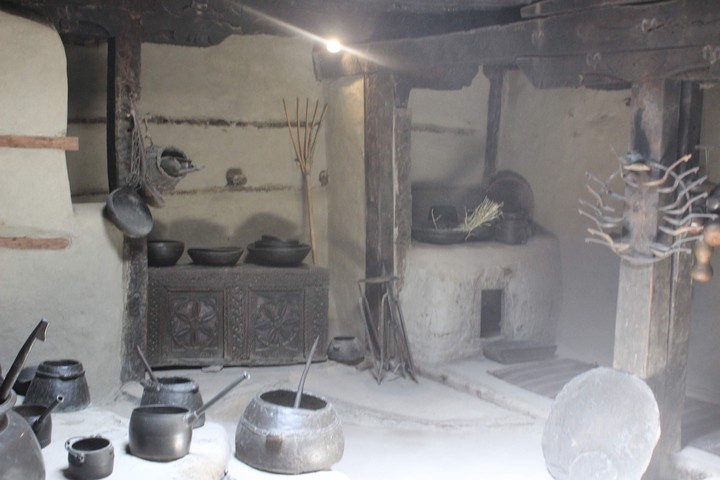 baltit fort interior kitchen