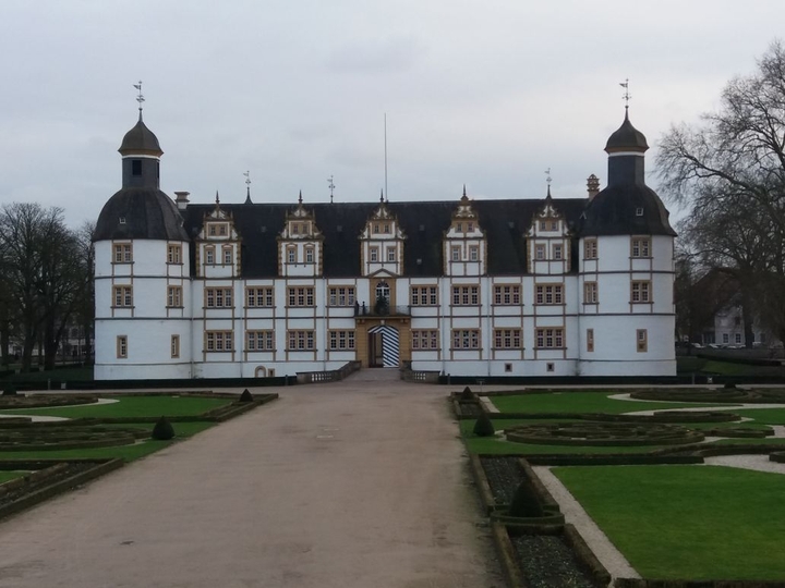 Schloss Neuhaus