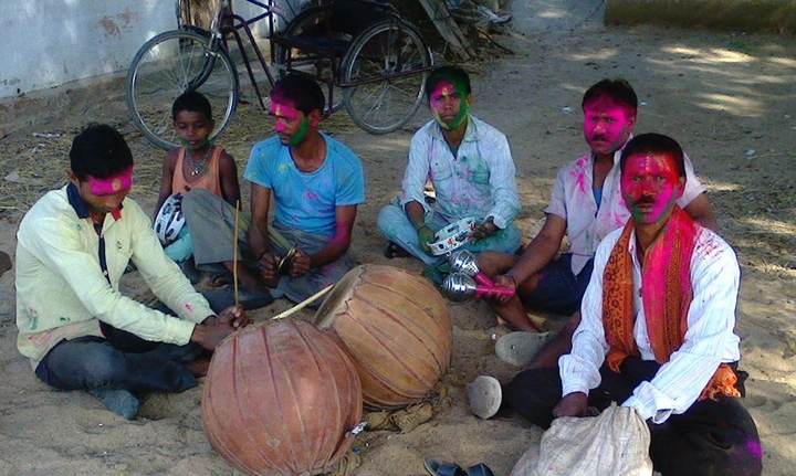 holi
