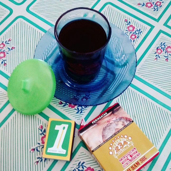 coffe and cigarette kretek