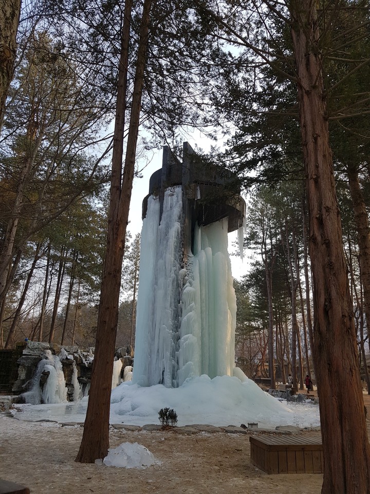 frozen waterfalls 얼어붙은 폭포