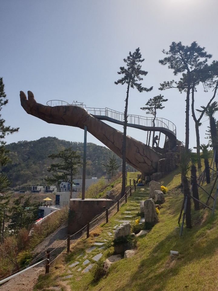 손을 잡아줘