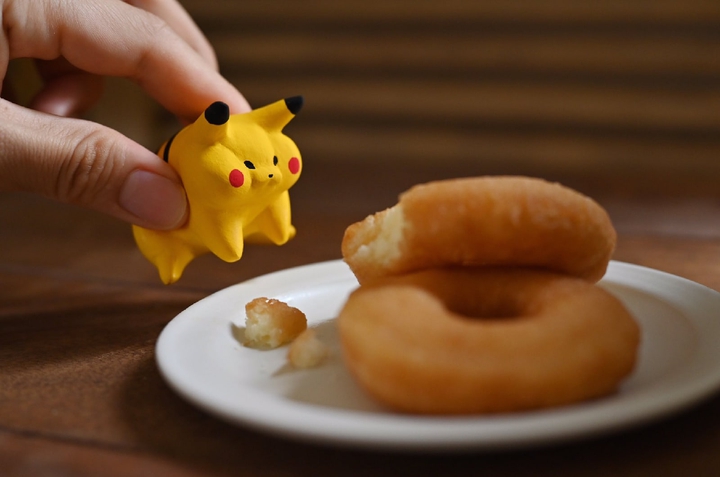 Pikachu's eating doughnuts.