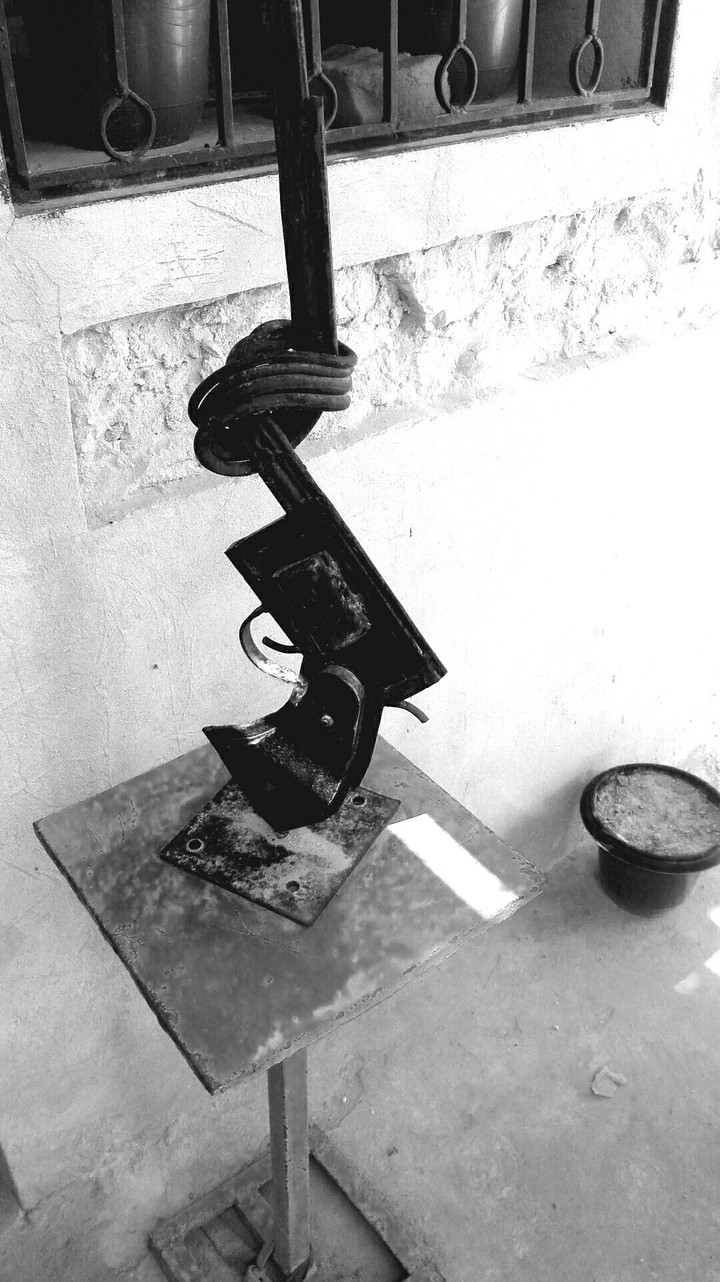 Gun artistic