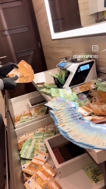 €€€