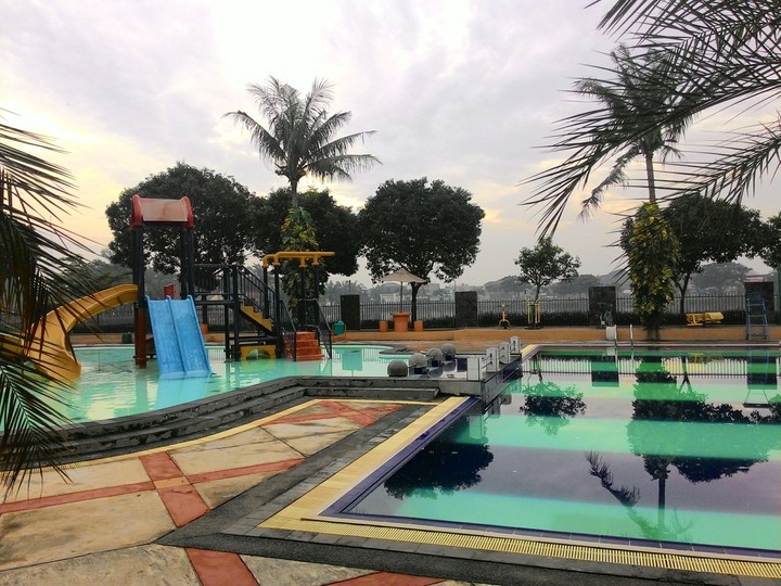 swimming pool