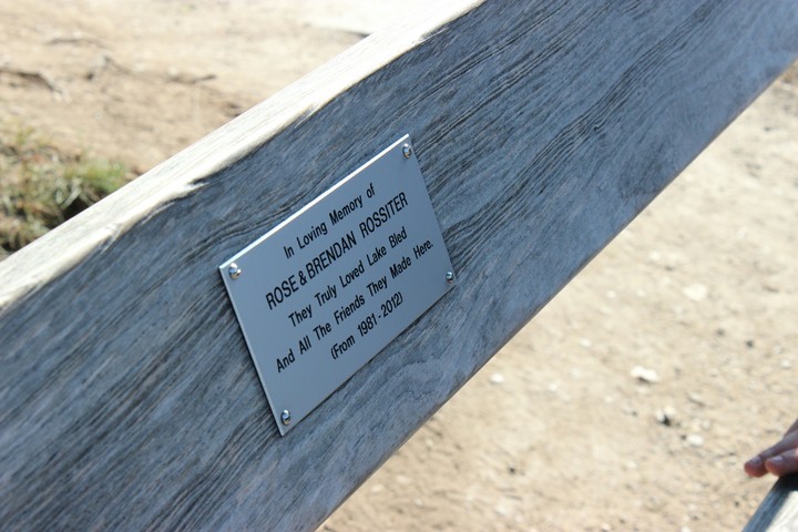 Bench text