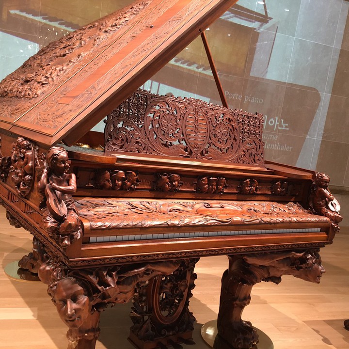 Roden's Piano