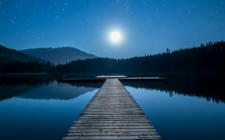Lake View Moon