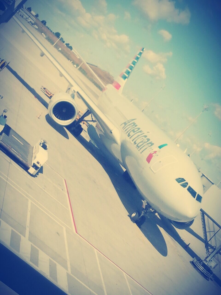 american airlines plane
