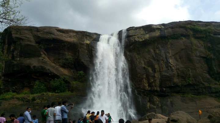 adirapolle waterfalls