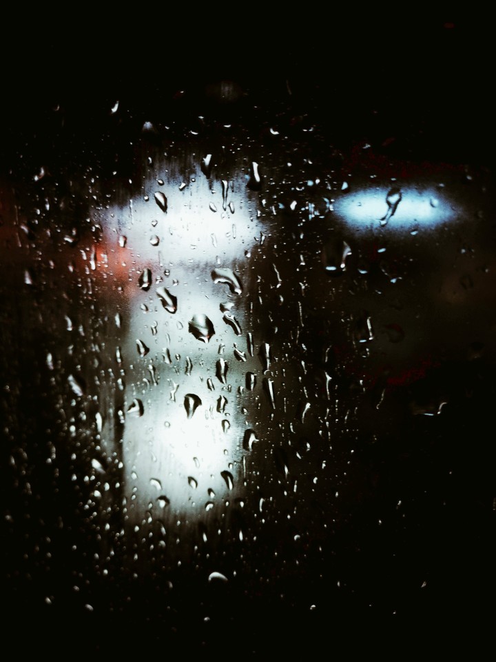 Endless drops to liquid footsteps
